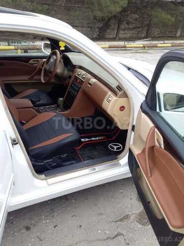 Mercedes E 260 2001, 313,000 km - 0.3 л - Bakı