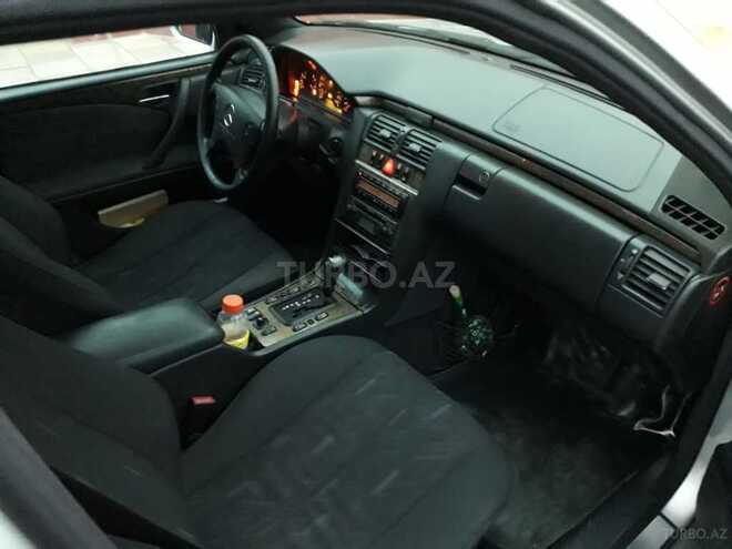 Mercedes E 240 1998, 300,000 km - 0.3 l - Bakı
