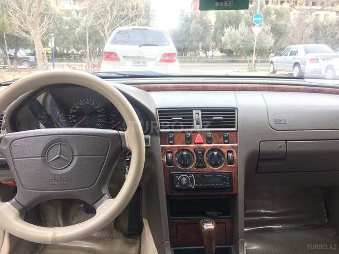 Mercedes C 220 1995, 301,567 km - 2.2 л - Bakı