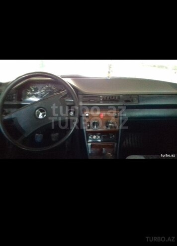 Mercedes E 230 1986, 325,413 km - 2.3 л - Salyan