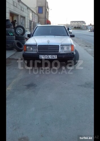 Mercedes E 230 1986, 325,413 km - 2.3 л - Salyan