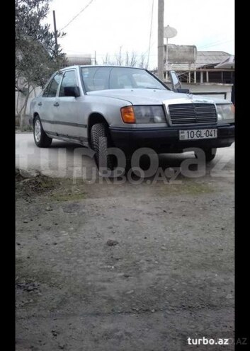 Mercedes E 230 1986, 325,413 km - 2.3 л - Salyan