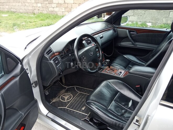 Mercedes E 220 2000, 291,000 km - 2.2 л - Bakı