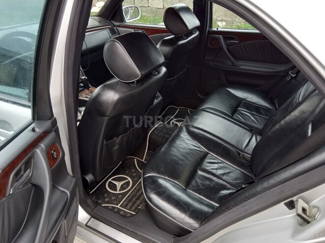 Mercedes E 220 2000, 291,000 km - 2.2 л - Bakı
