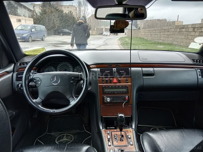 Mercedes E 220 2000, 291,000 km - 2.2 л - Bakı