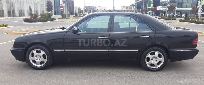 Mercedes E 240 2002, 235,000 km - 2.6 l - Bakı