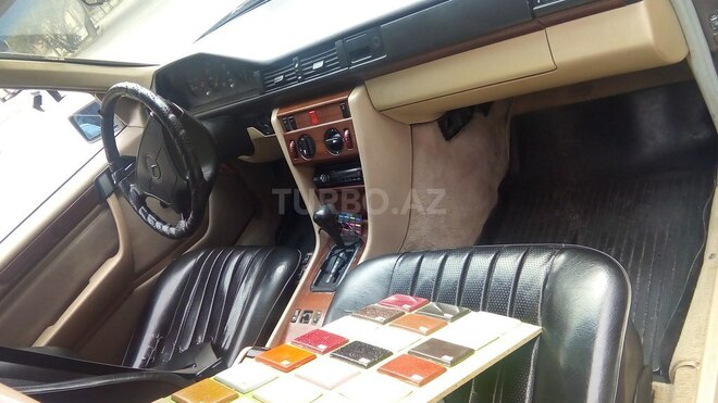 Mercedes E 200 1991, 325,896 km - 2.0 l - Bakı