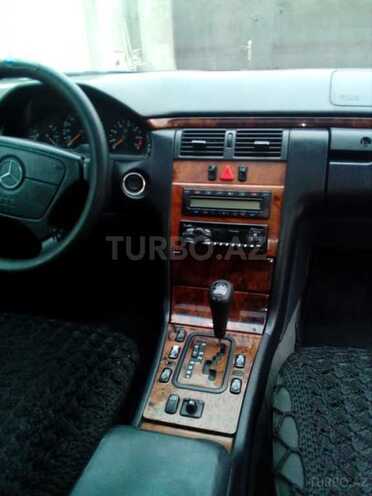 Mercedes E 240 1999, 322,000 km - 2.4 l - Bakı