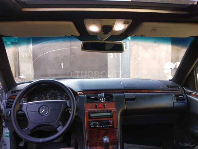 Mercedes E 240 1999, 322,000 km - 2.4 l - Bakı
