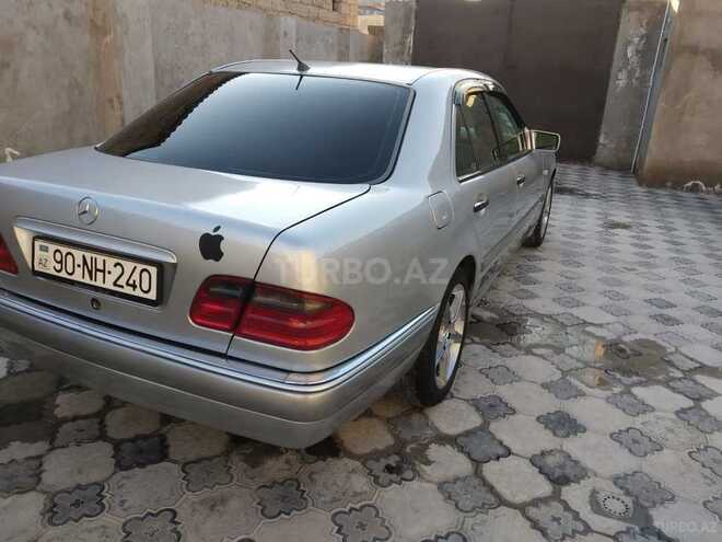 Mercedes E 240 1999, 322,000 km - 2.4 l - Bakı