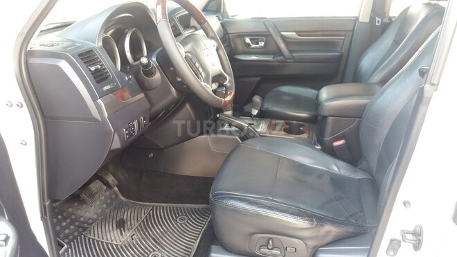 Mitsubishi Pajero 2011, 90,000 km - 3.5 l - Bakı
