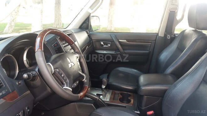 Mitsubishi Pajero 2011, 90,000 km - 3.5 l - Bakı