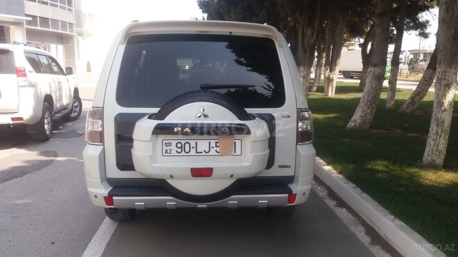 Mitsubishi Pajero 2011, 90,000 km - 3.5 l - Bakı
