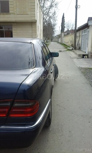Mercedes E 230 1995, 313,435 km - 2.3 l - Bakı