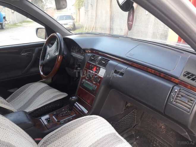 Mercedes E 200 2001, 350,000 km - 2.0 l - Bakı