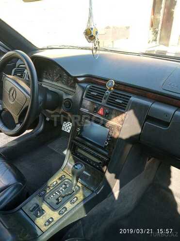 Mercedes E 200 1997, 300,000 km - 2.0 л - Bakı