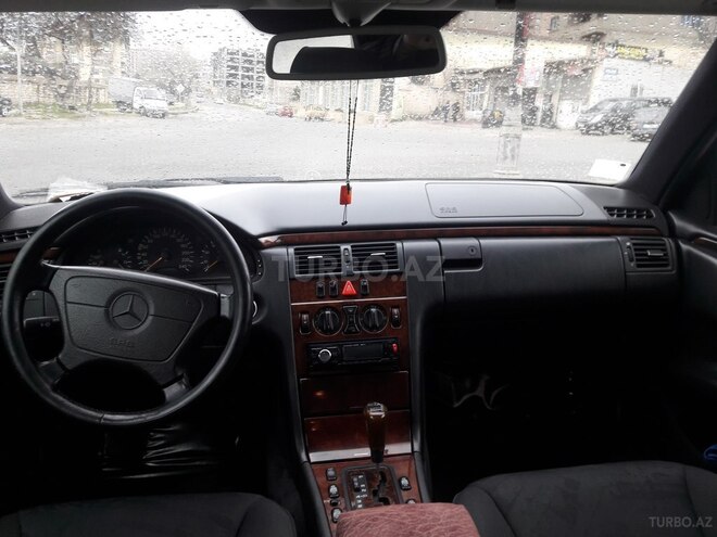 Mercedes E 240 1998, 215,933 km - 2.4 l - Bakı