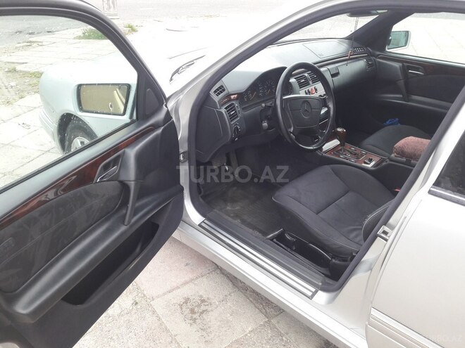 Mercedes E 240 1998, 215,933 km - 2.4 l - Bakı