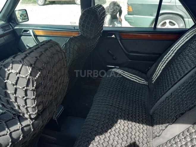 Mercedes E 200 1993, 178,000 km - 2.0 л - Bərdə