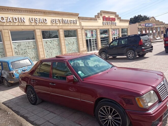 Mercedes E 200 1993, 178,000 km - 2.0 л - Bərdə