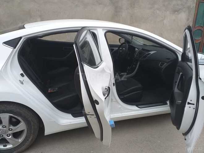 Hyundai Elantra 2015, 30,000 km - 1.6 l - Bakı