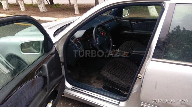 Mercedes E 220 1996, 245,000 km - 2.2 л - Sumqayıt