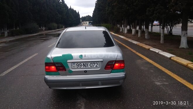 Mercedes E 220 1996, 245,000 km - 2.2 л - Sumqayıt