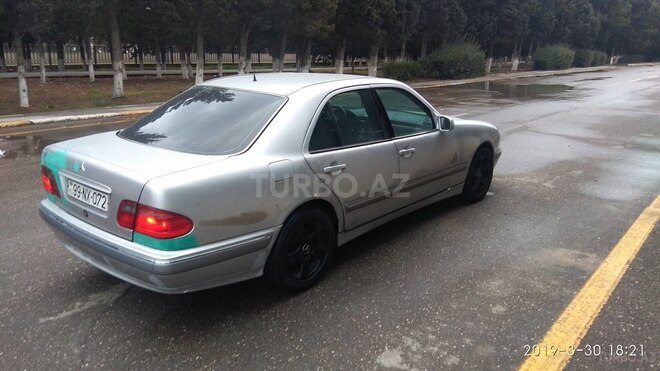 Mercedes E 220 1996, 245,000 km - 2.2 л - Sumqayıt