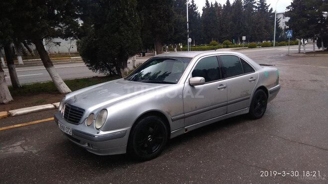 Mercedes E 220 1996, 245,000 km - 2.2 л - Sumqayıt