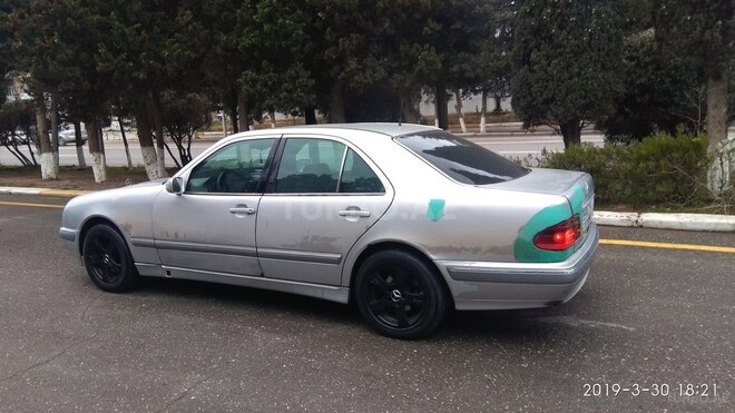 Mercedes E 220 1996, 245,000 km - 2.2 л - Sumqayıt
