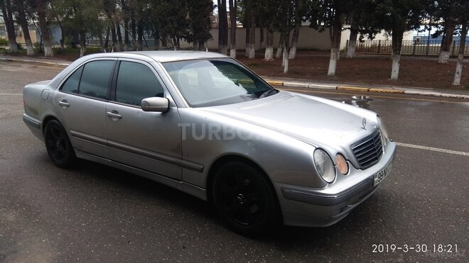 Mercedes E 220 1996, 245,000 km - 2.2 л - Sumqayıt