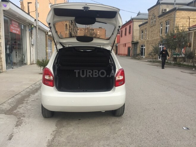 Skoda Fabia 2011, 97,600 km - 1.6 l - Bakı