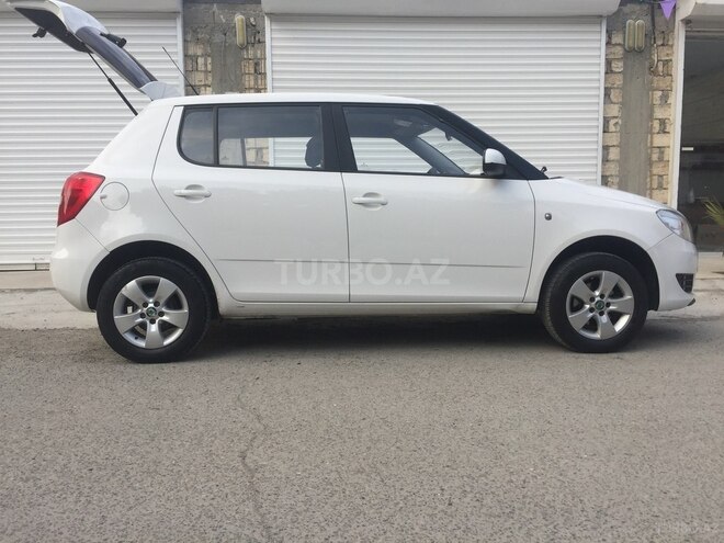 Skoda Fabia 2011, 97,600 km - 1.6 l - Bakı
