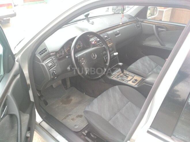 Mercedes E 240 2000, 287,000 km - 2.4 l - Bakı