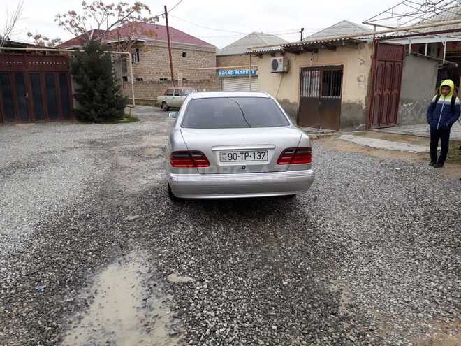 Mercedes E 240 2000, 316,500 km - 2.4 л - Bakı