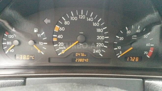 Mercedes E 200 1998, 240,000 km - 2.0 л - Bakı