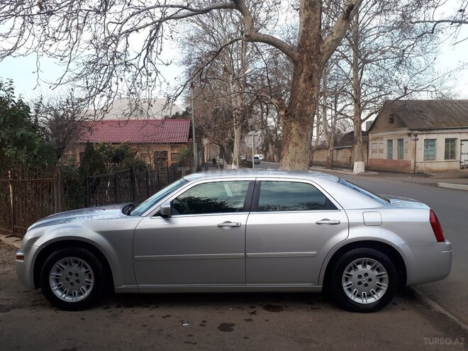 Chrysler 300C 2004, 174,350 km - 2.7 l - Gəncə