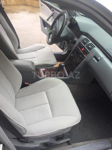 Mercedes E 240 2000, 269,000 km - 2.6 l - Bakı