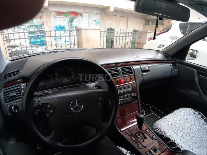 Mercedes E 220 2001, 271,000 km - 2.2 l - Bakı