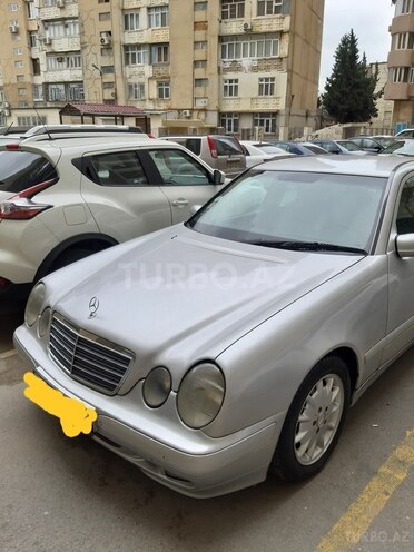 Mercedes E 220 2001, 271,000 km - 2.2 l - Bakı