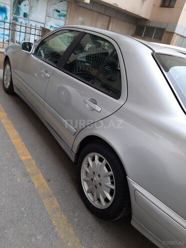 Mercedes E 220 2001, 271,000 km - 2.2 l - Bakı