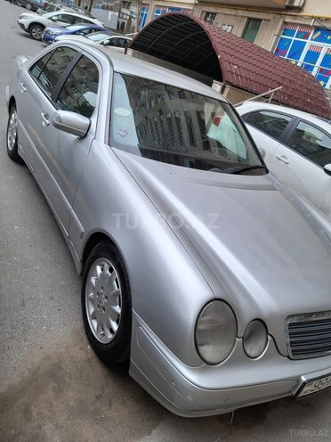 Mercedes E 220 2001, 271,000 km - 2.2 l - Bakı