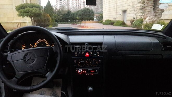Mercedes C 200 1999, 242,000 km - 2.0 l - Bakı