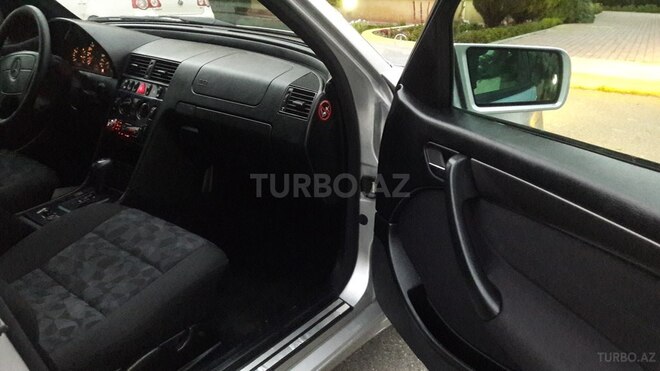 Mercedes C 200 1999, 242,000 km - 2.0 l - Bakı