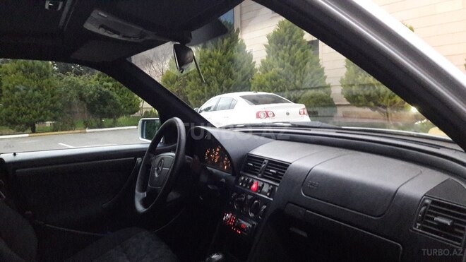 Mercedes C 200 1999, 242,000 km - 2.0 l - Bakı