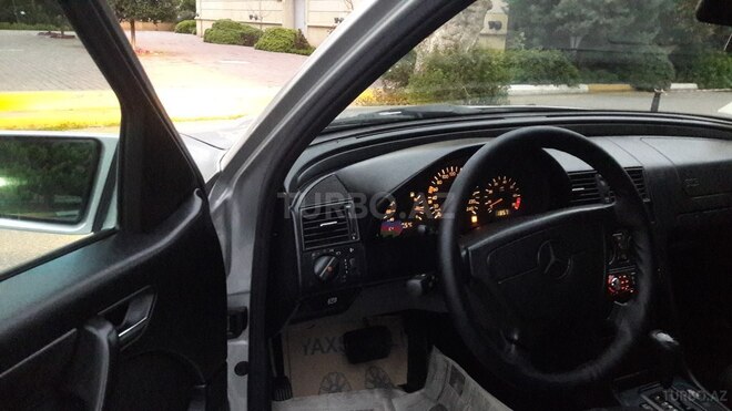 Mercedes C 200 1999, 242,000 km - 2.0 l - Bakı