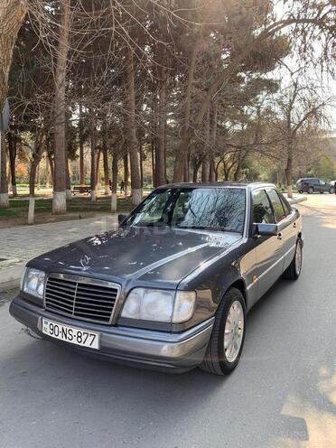 Mercedes E 220 1995, 346,200 km - 2.2 l - Bakı