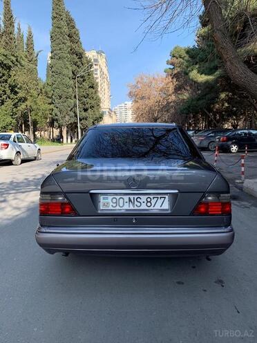 Mercedes E 220 1995, 346,200 km - 2.2 l - Bakı