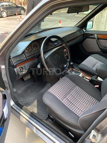 Mercedes E 220 1995, 346,200 km - 2.2 l - Bakı