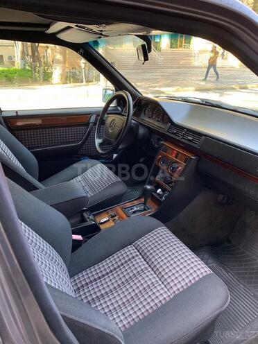 Mercedes E 220 1995, 346,200 km - 2.2 l - Bakı